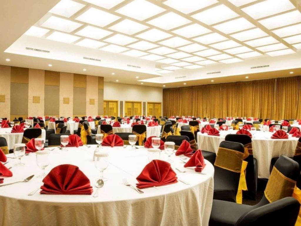 Lemo Hotel Serpong Тангеранг Екстериор снимка