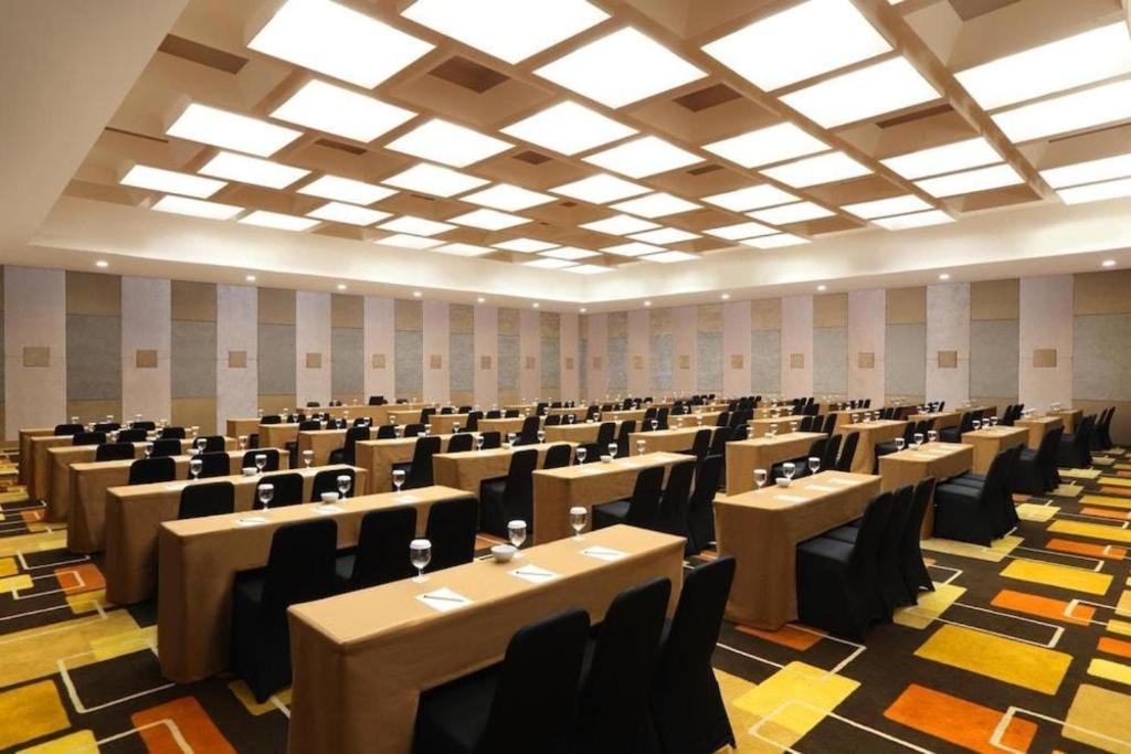 Lemo Hotel Serpong Тангеранг Екстериор снимка