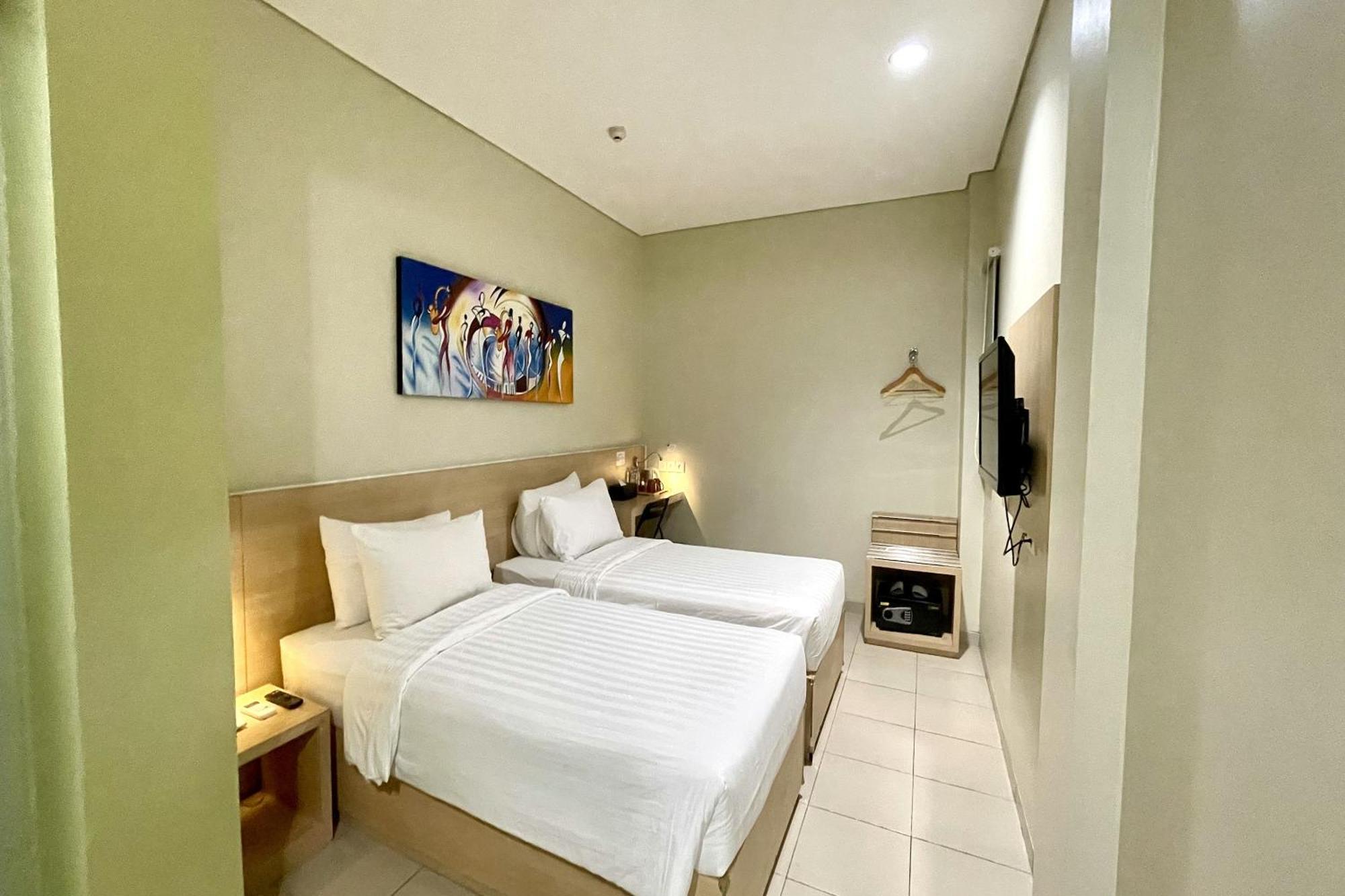 Lemo Hotel Serpong Тангеранг Екстериор снимка