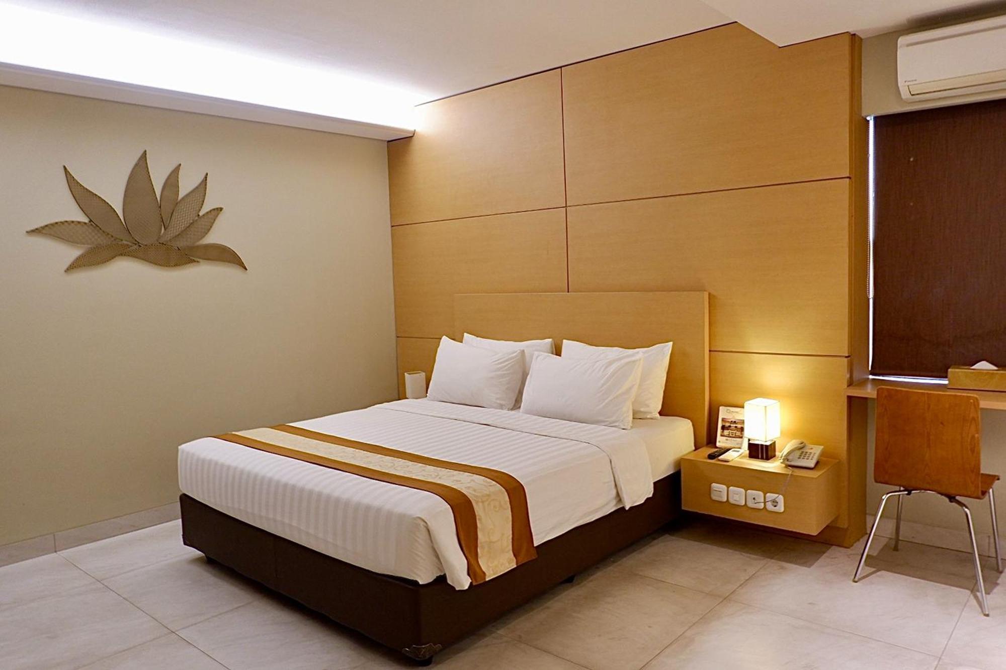 Lemo Hotel Serpong Тангеранг Екстериор снимка
