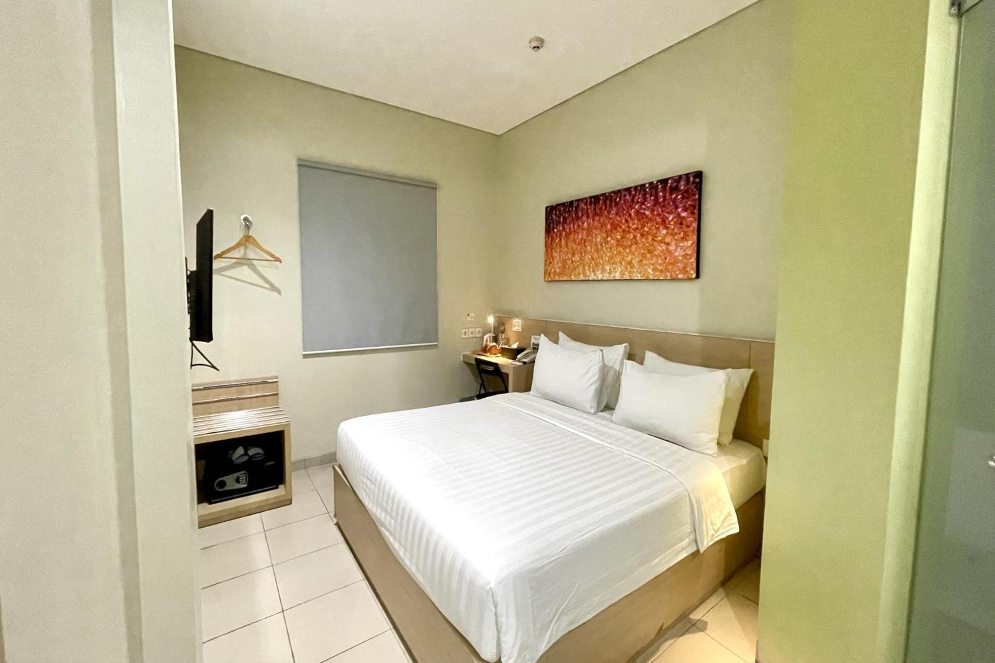 Lemo Hotel Serpong Тангеранг Екстериор снимка