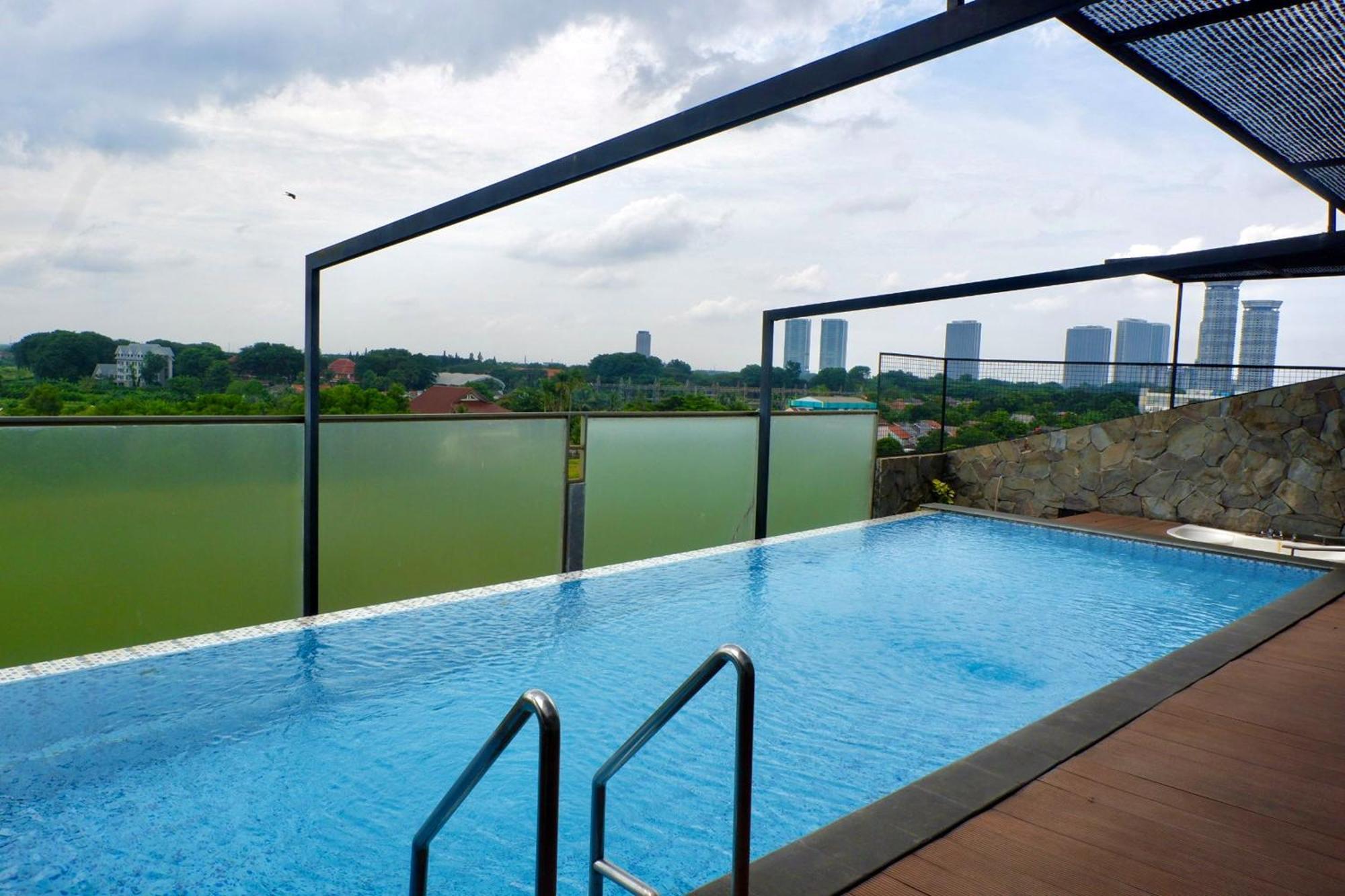 Lemo Hotel Serpong Тангеранг Екстериор снимка