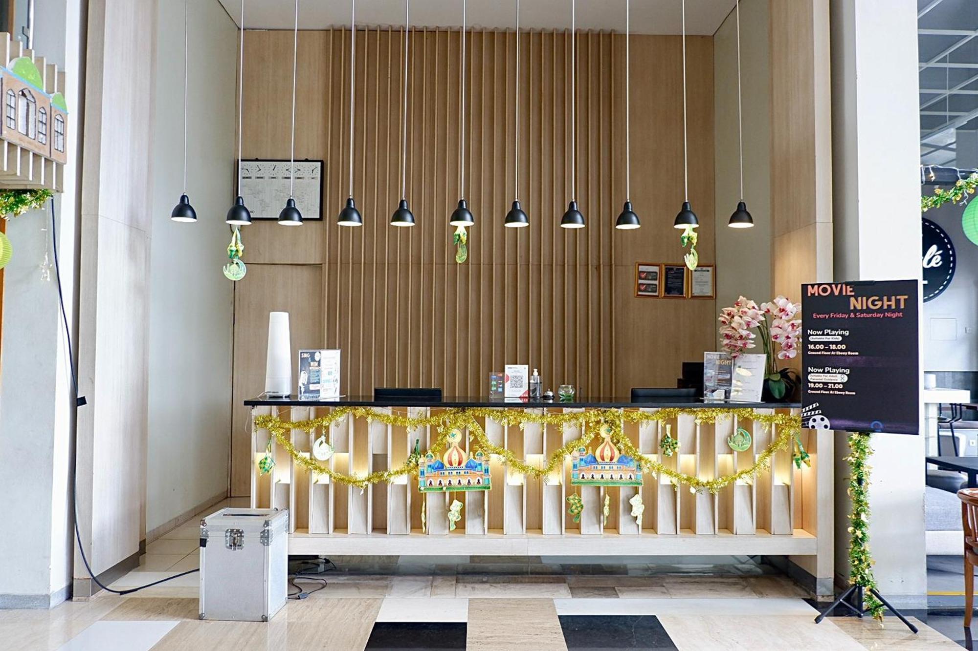 Lemo Hotel Serpong Тангеранг Екстериор снимка