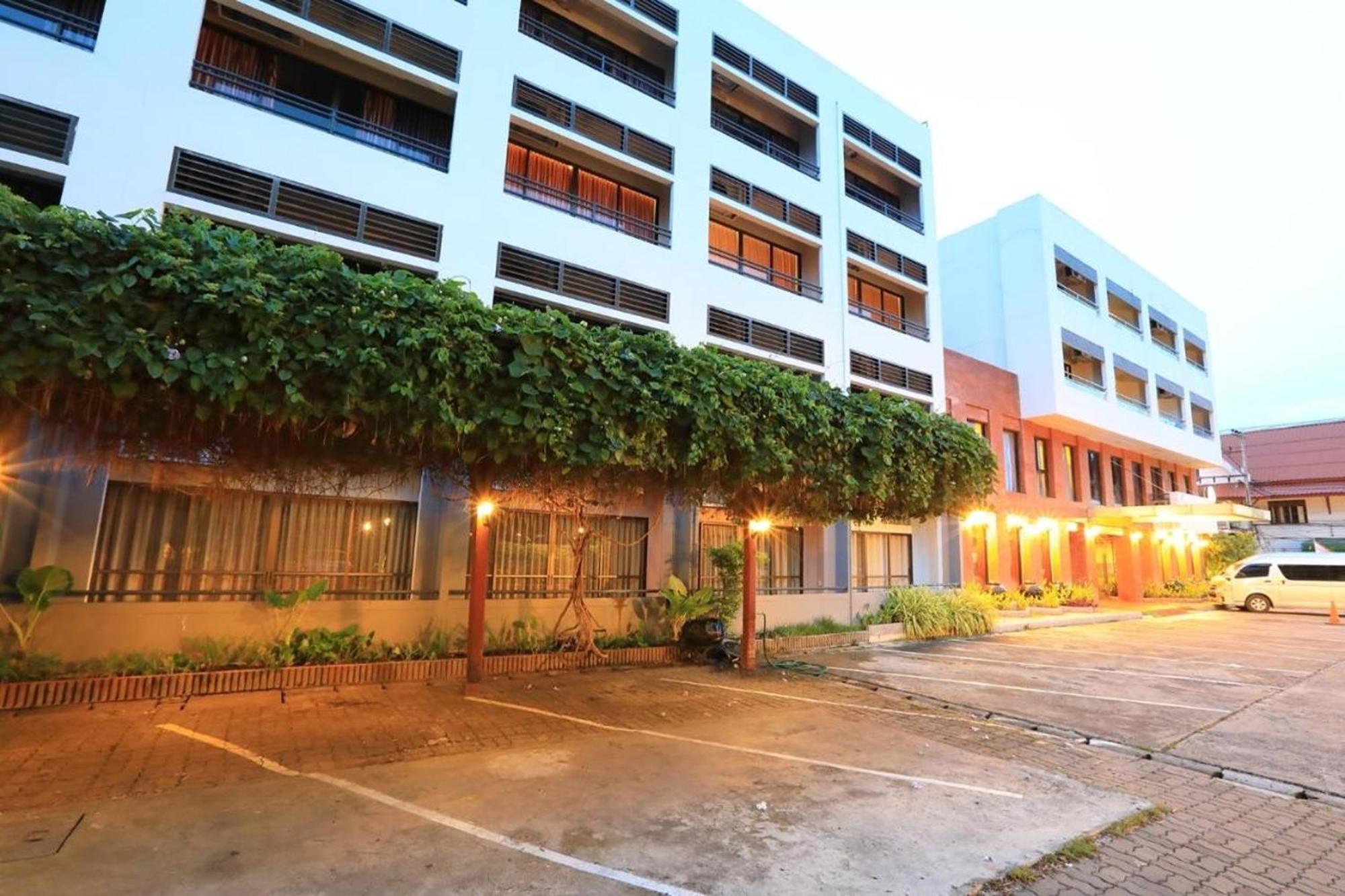 Lemo Hotel Serpong Тангеранг Екстериор снимка