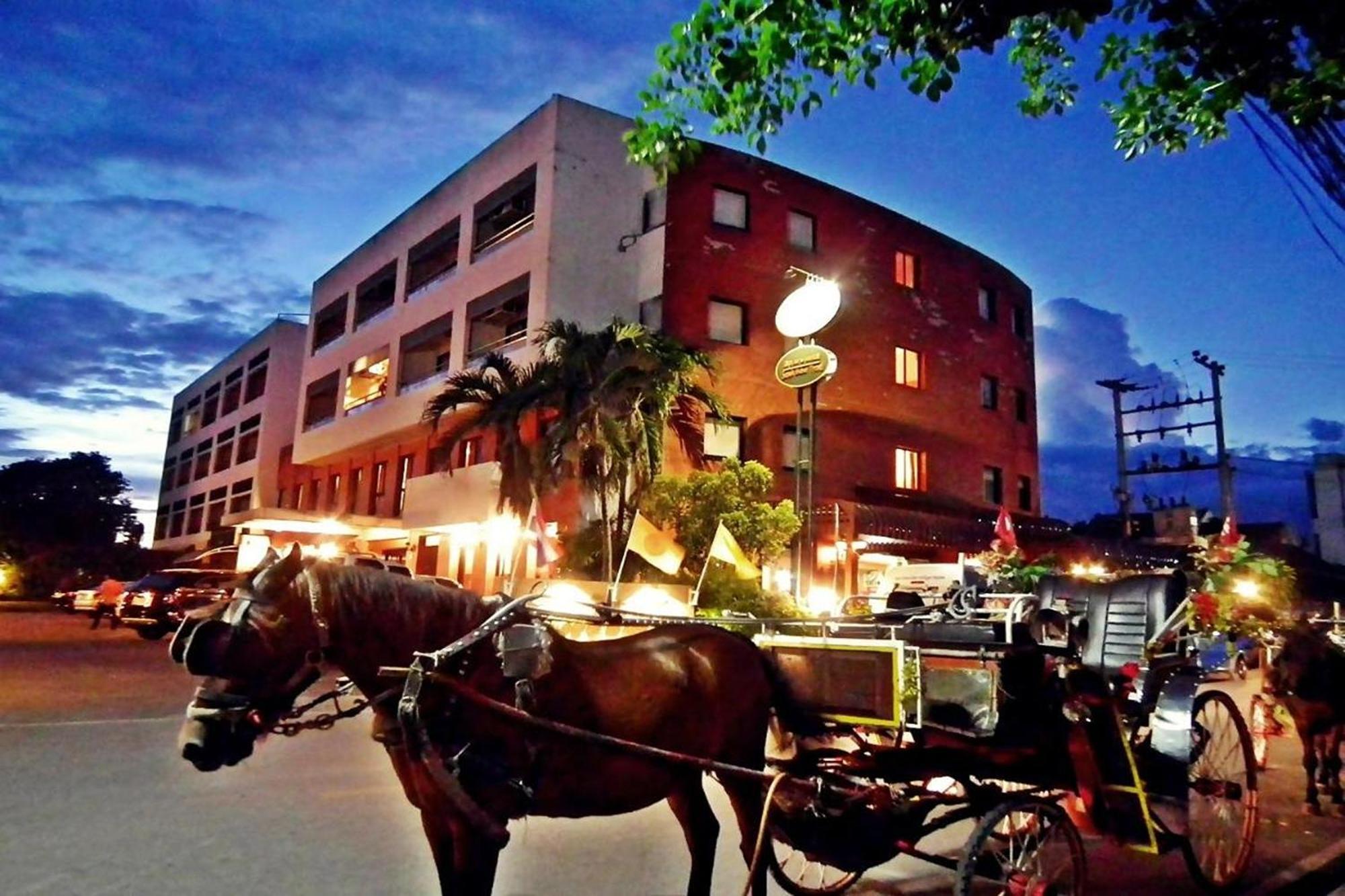 Lemo Hotel Serpong Тангеранг Екстериор снимка