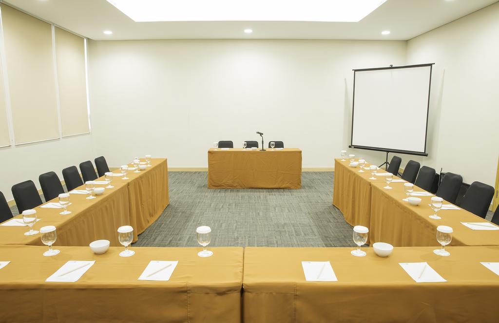Lemo Hotel Serpong Тангеранг Екстериор снимка
